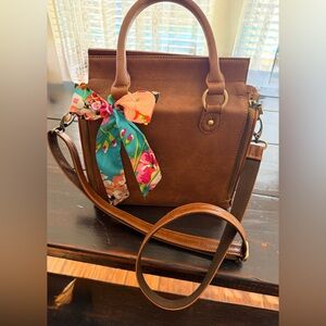 Cobbler Legend EUC Zip-Around Leather
Crossbody Satchel Multi-Compartment